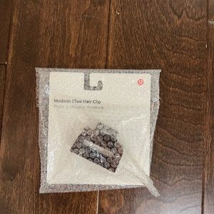 NWT Lululemon medium claw clips
